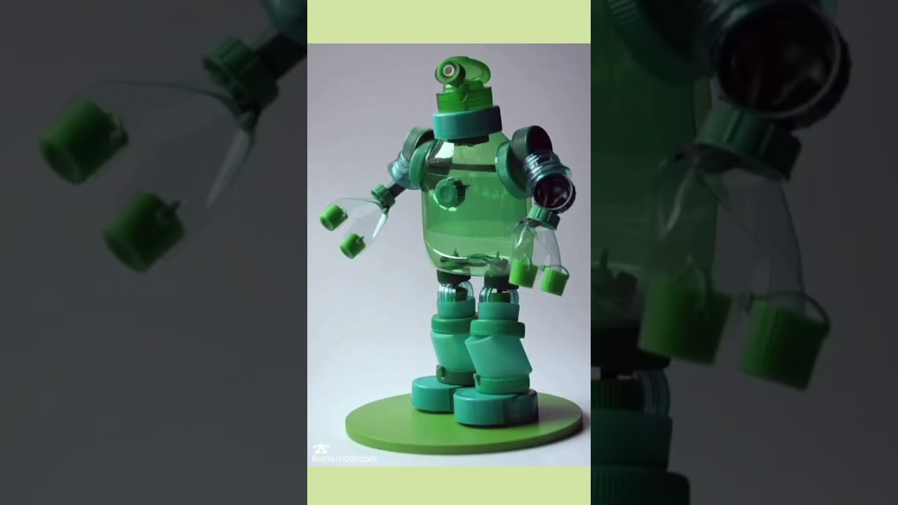 robot con material reciclado que se mueva